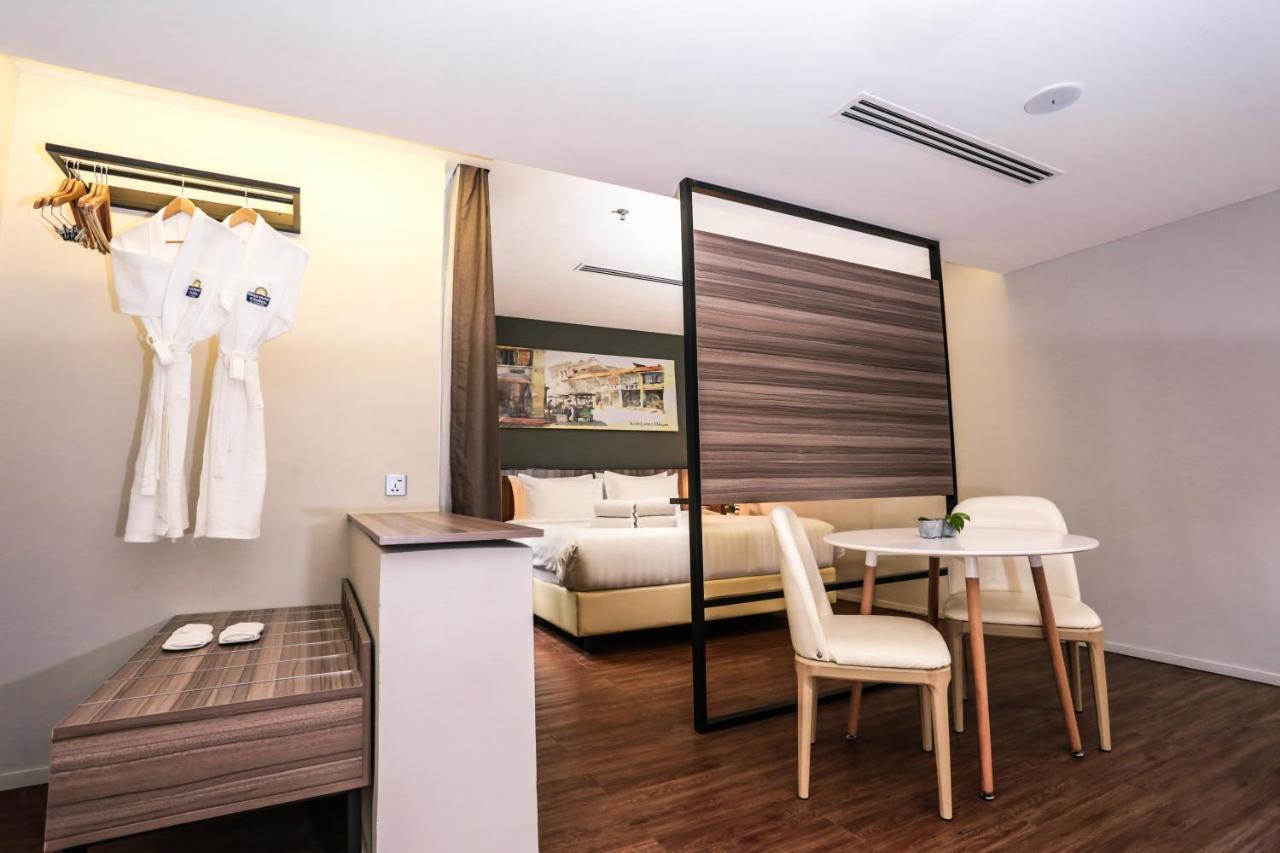 Days Hotel & Suites By Wyndham Kl - Chan Sow Lin Mrt Or Lrt Kuala Lumpur Exterior foto