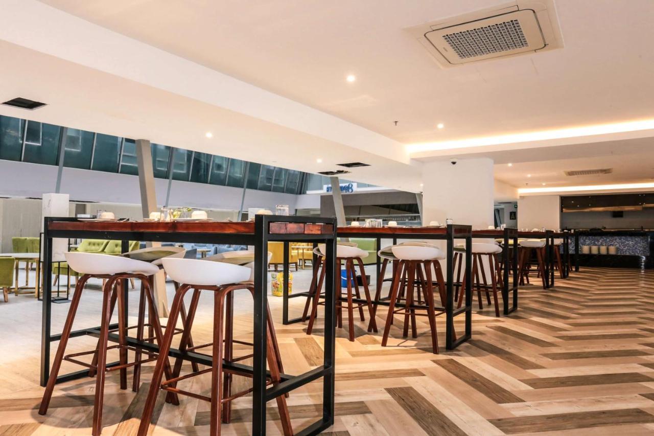 Days Hotel & Suites By Wyndham Kl - Chan Sow Lin Mrt Or Lrt Kuala Lumpur Exterior foto